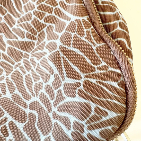 Baggalini Taupe‎ Travel Bag Crossbody Geo Print Pockets Organizing Turnlock RFID - Picture 6 of 12